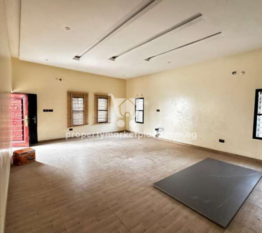 3 bedroom flat serviced with swimming pool in a nice estate