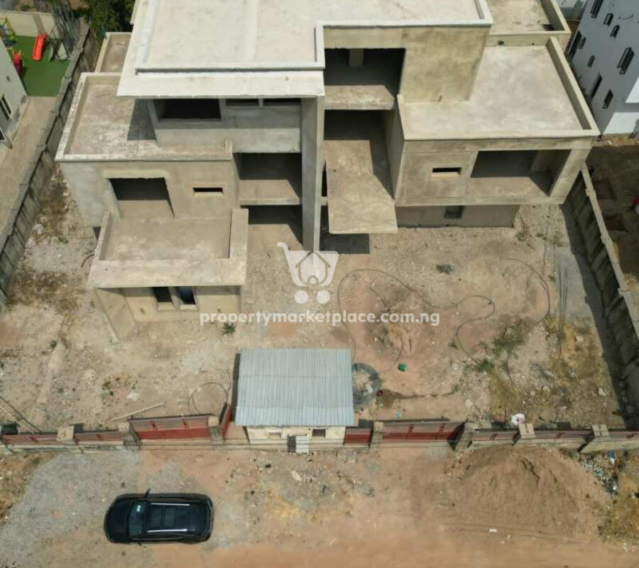 Massive 7 bedroom detached duplex with 2 rooms Bq