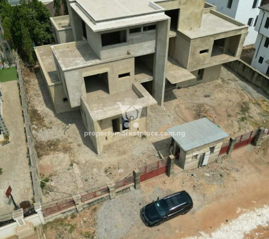 Massive 7 bedroom detached duplex with 2 rooms Bq