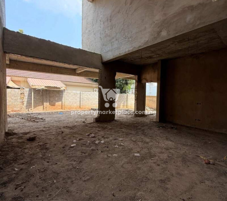 Massive 7 bedroom detached duplex with 2 rooms Bq