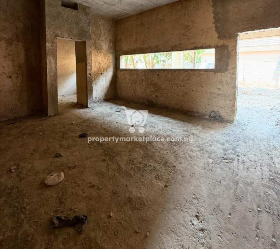 Massive 7 bedroom detached duplex with 2 rooms Bq