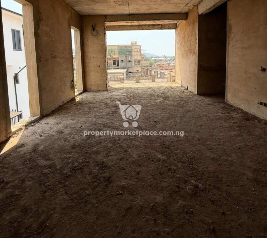 Massive 7 bedroom detached duplex with 2 rooms Bq