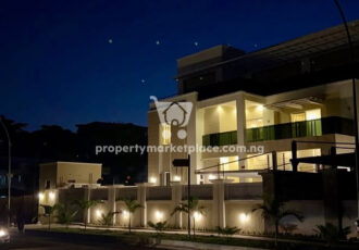 7 bedroom detached duplex with a 1 bedroom guest chalet