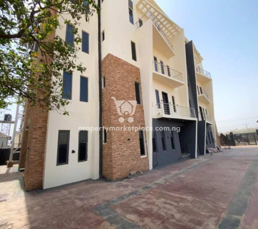 Spacious 3 bedroom flat in a nice and accessible area