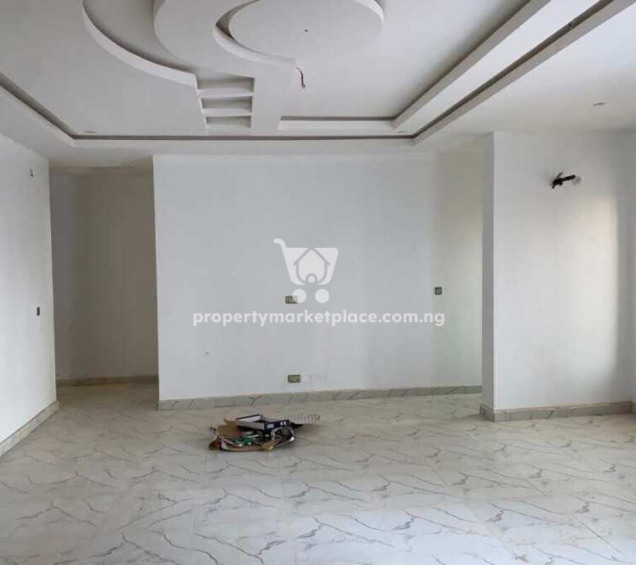 Spacious 3 bedroom flat in a nice and accessible area