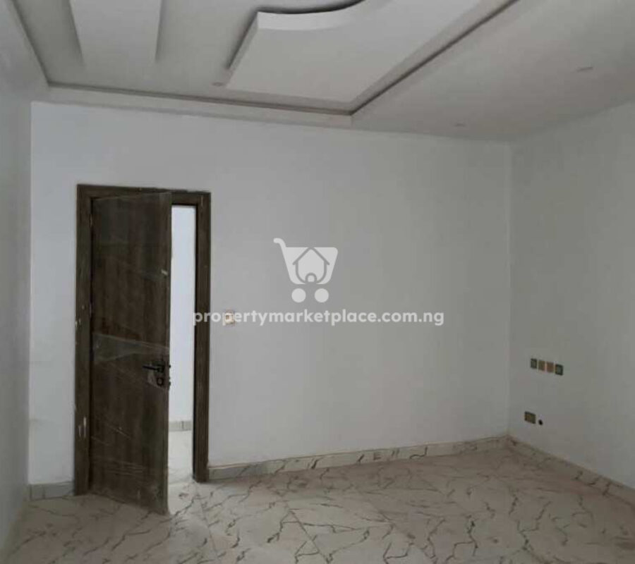 Spacious 3 bedroom flat in a nice and accessible area