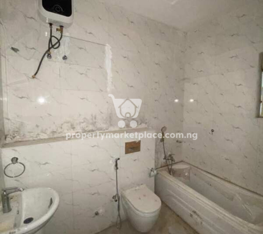 Spacious 3 bedroom flat in a nice and accessible area