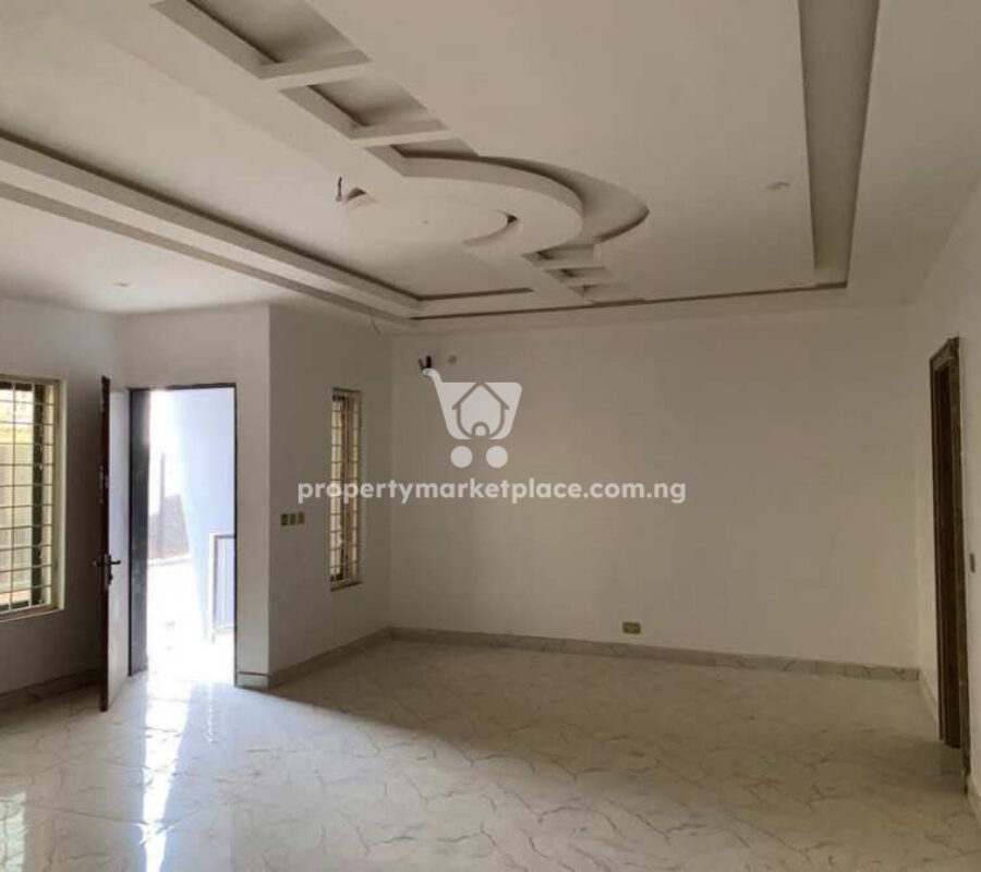 Spacious 3 bedroom flat in a nice and accessible area