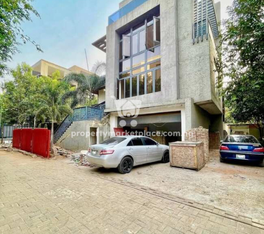 Luxury 5 bedroom detached duplex with 3 rooms Bq