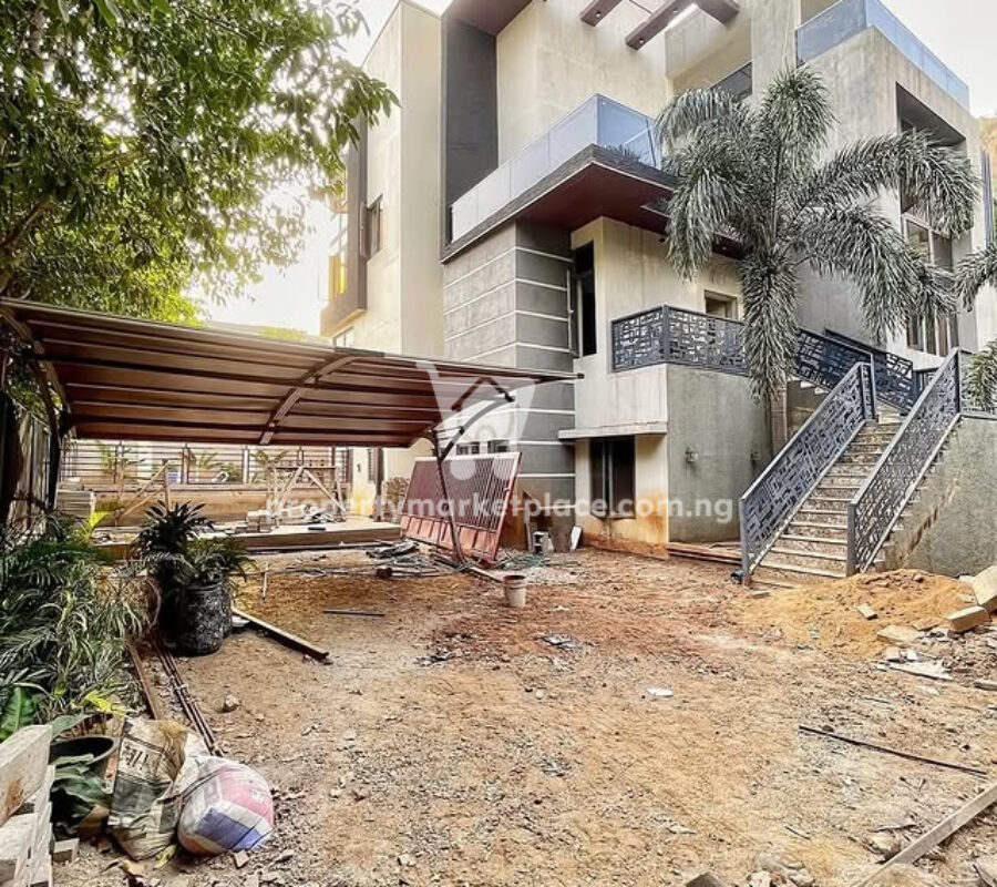 Luxury 5 bedroom detached duplex with 3 rooms Bq