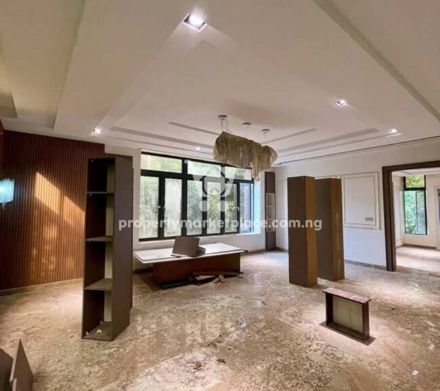 Luxury 5 bedroom detached duplex with 3 rooms Bq
