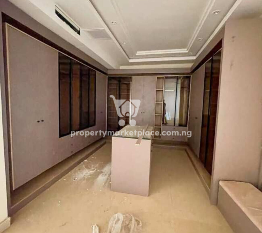 Luxury 5 bedroom detached duplex with 3 rooms Bq