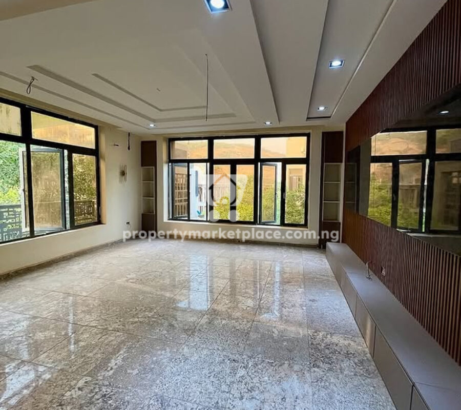 Luxury 5 bedroom detached duplex with 3 rooms Bq