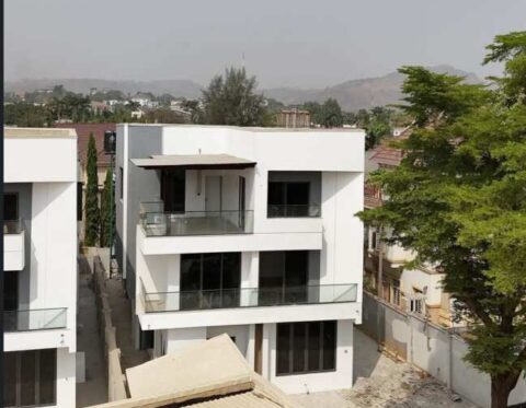 5 bedroom detached duplex with a room boys quarters