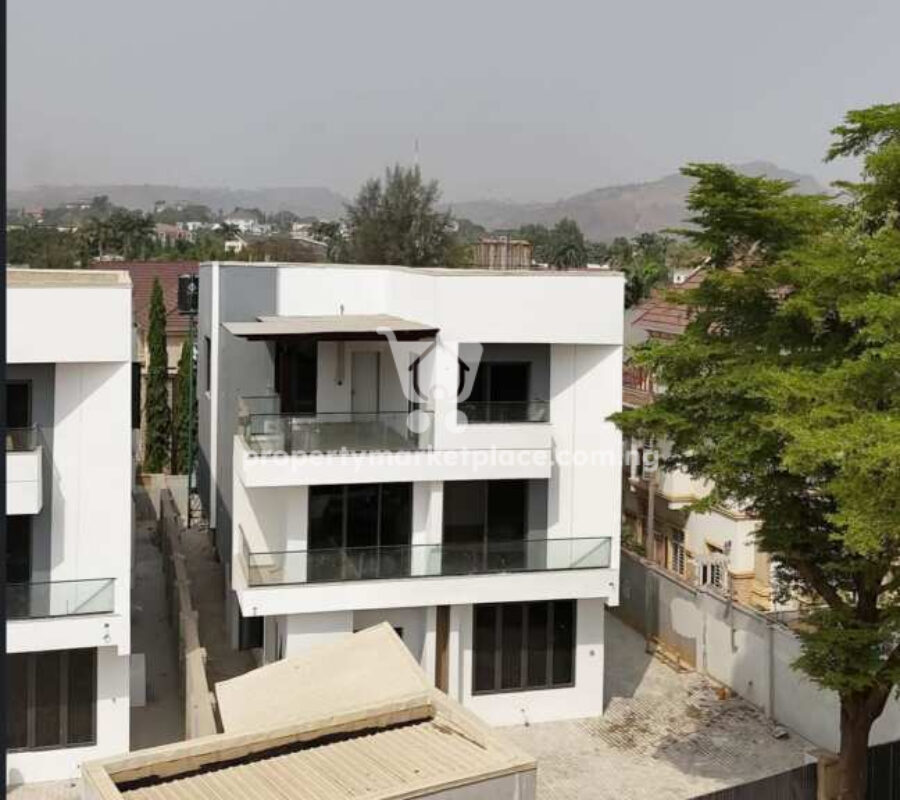 5 bedroom detached duplex with a room boys quarters