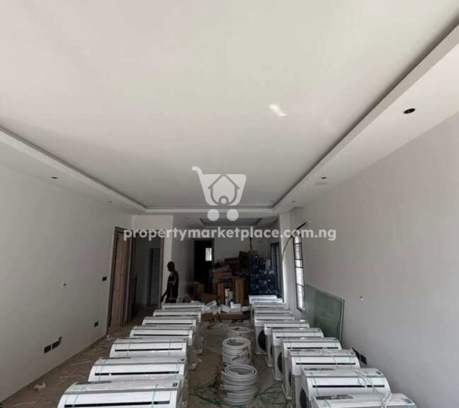 5 bedroom detached duplex with a room boys quarters