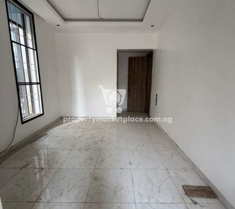 5 bedroom detached duplex with a room boys quarters