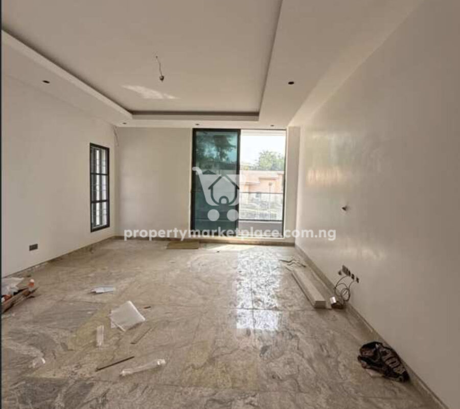 5 bedroom detached duplex with a room boys quarters