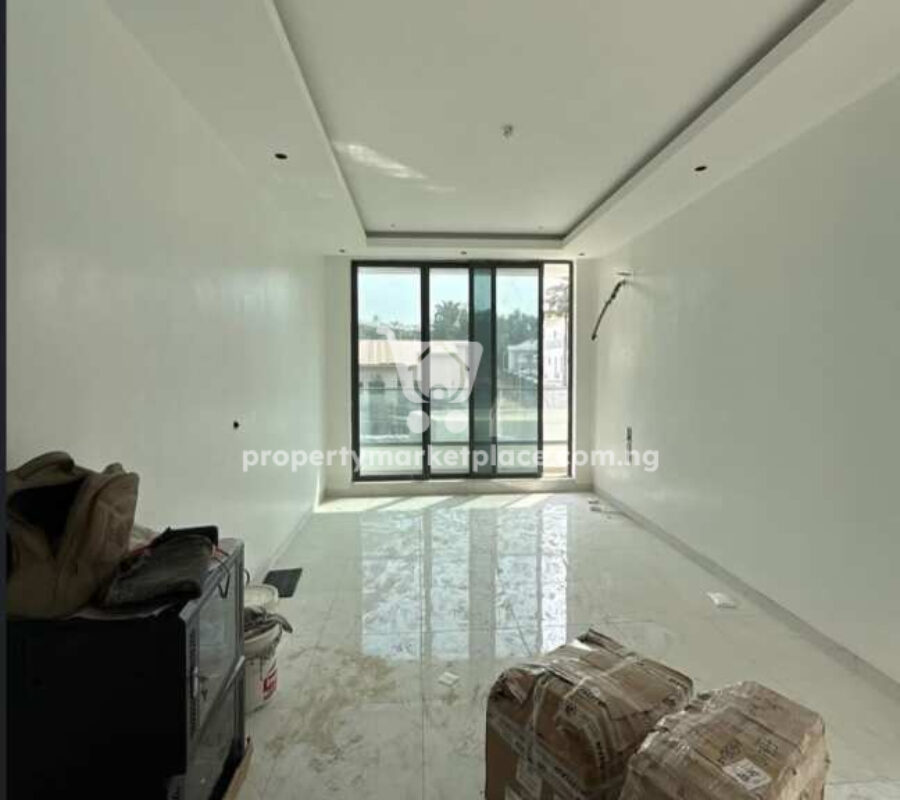 5 bedroom detached duplex with a room boys quarters