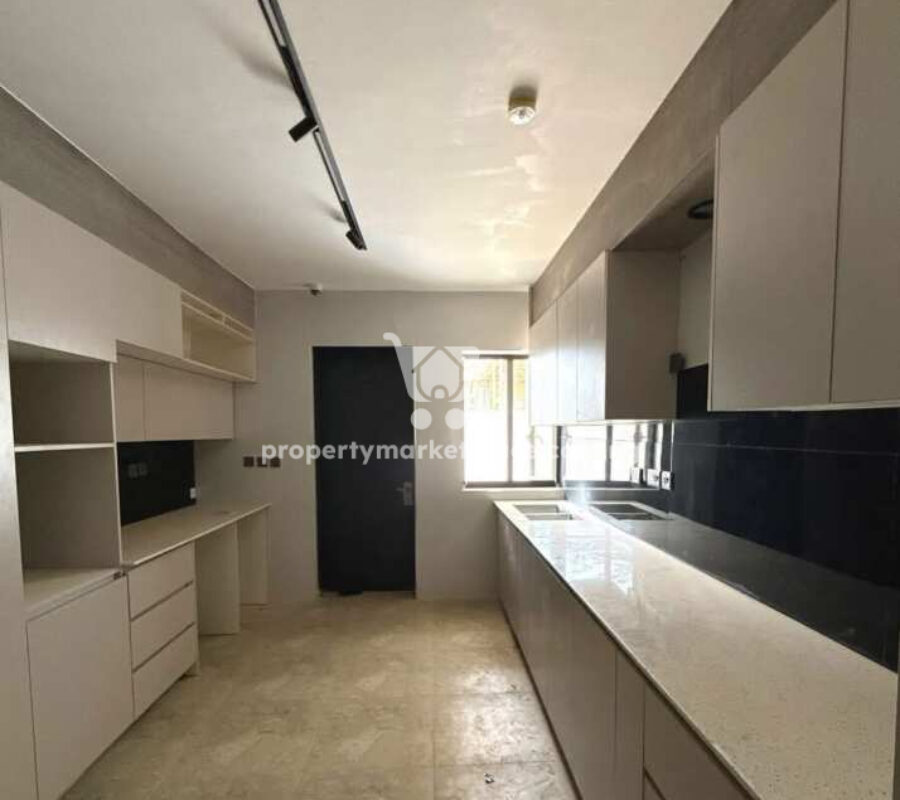 Automated 4 bedroom terrace duplex with a room Bq