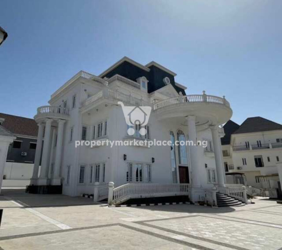 9 bedroom mansion with 2 bedroom guest chalet