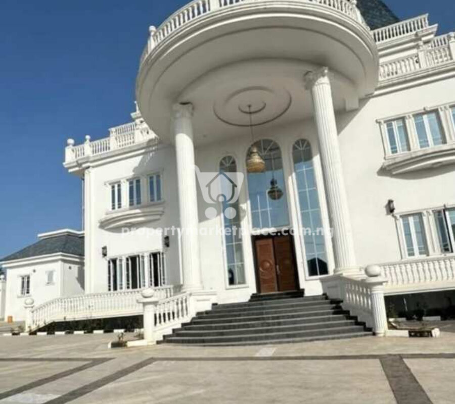9 bedroom mansion with 2 bedroom guest chalet