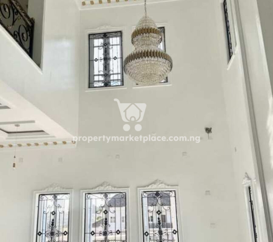 9 bedroom mansion with 2 bedroom guest chalet