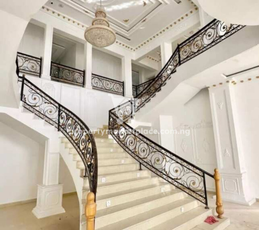 9 bedroom mansion with 2 bedroom guest chalet