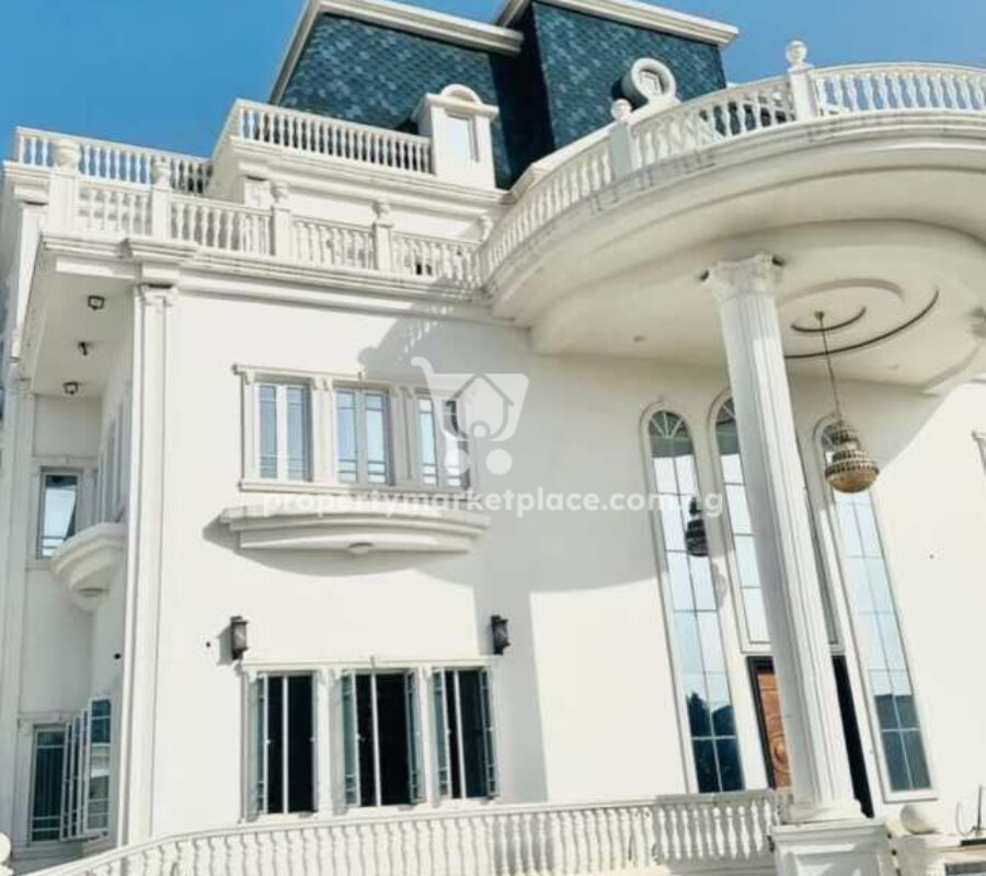9 bedroom mansion with 2 bedroom guest chalet