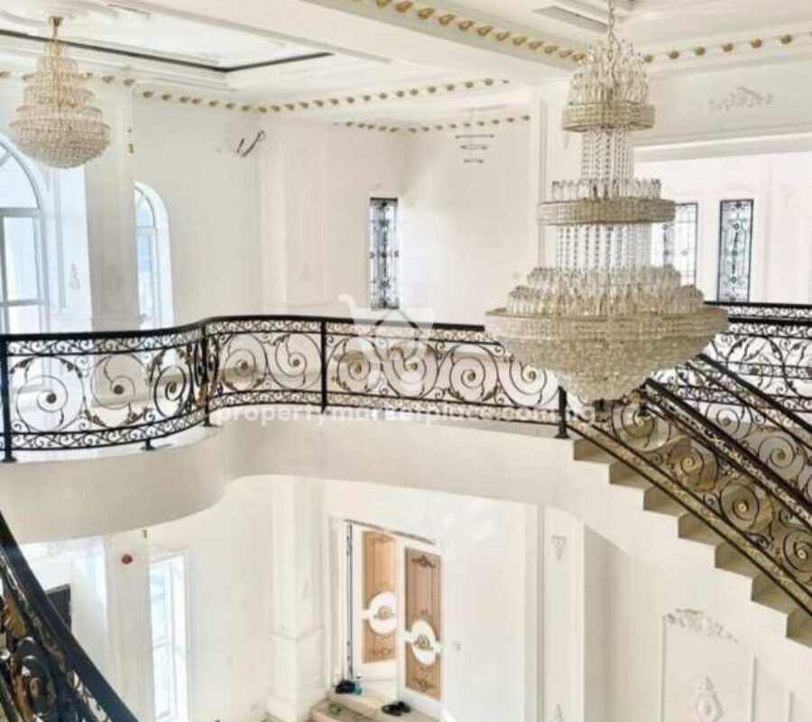 9 bedroom mansion with 2 bedroom guest chalet