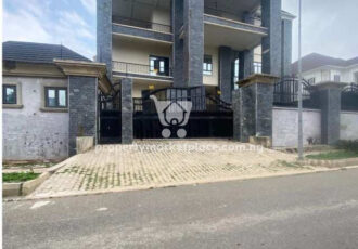 8 bedroom detached duplex with swimming pool