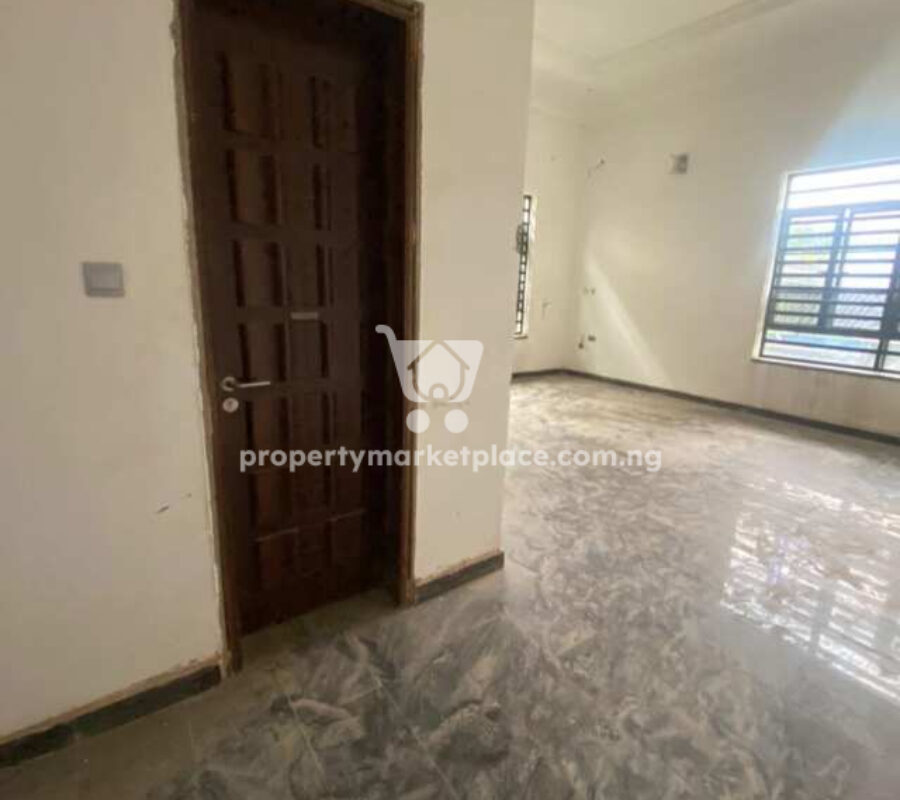 8 bedroom detached duplex with swimming pool