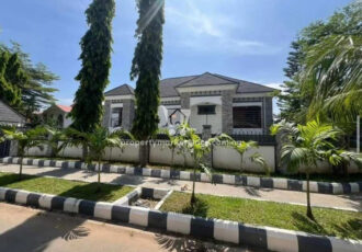 6 bedroom detached duplex with swimming pool