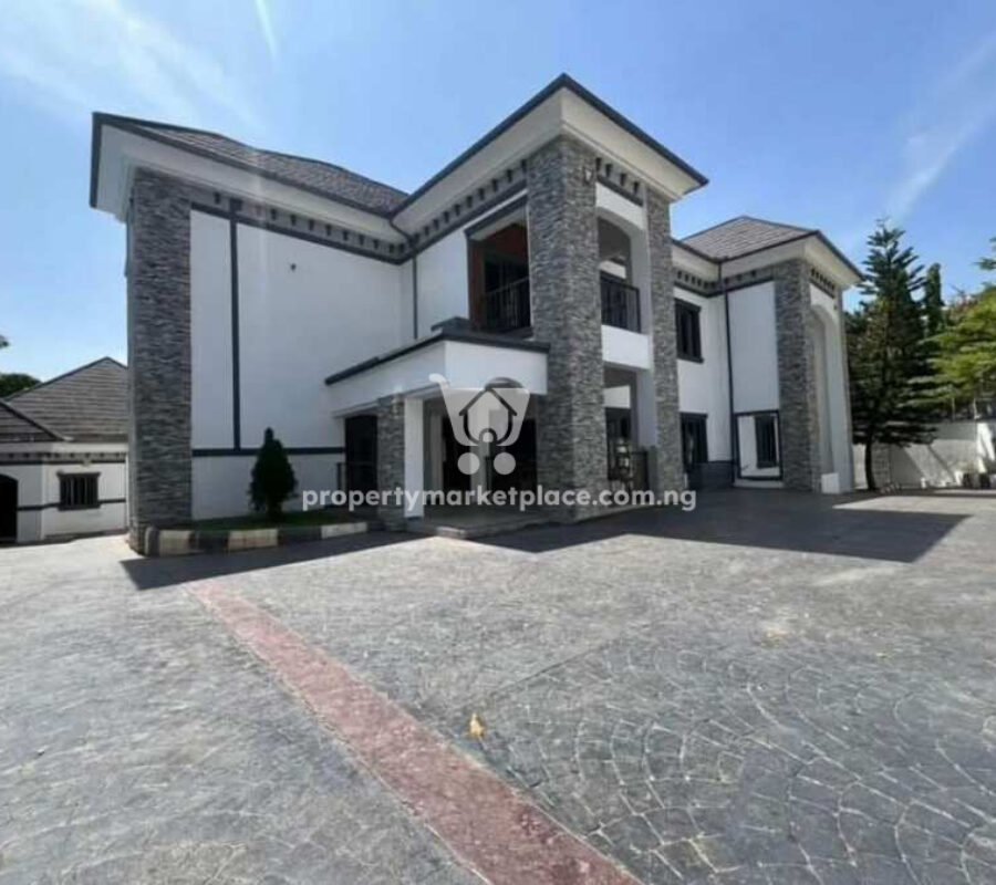 6 bedroom detached duplex with swimming pool