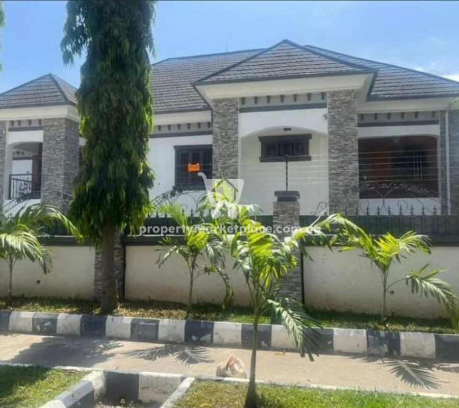 6 bedroom detached duplex with swimming pool