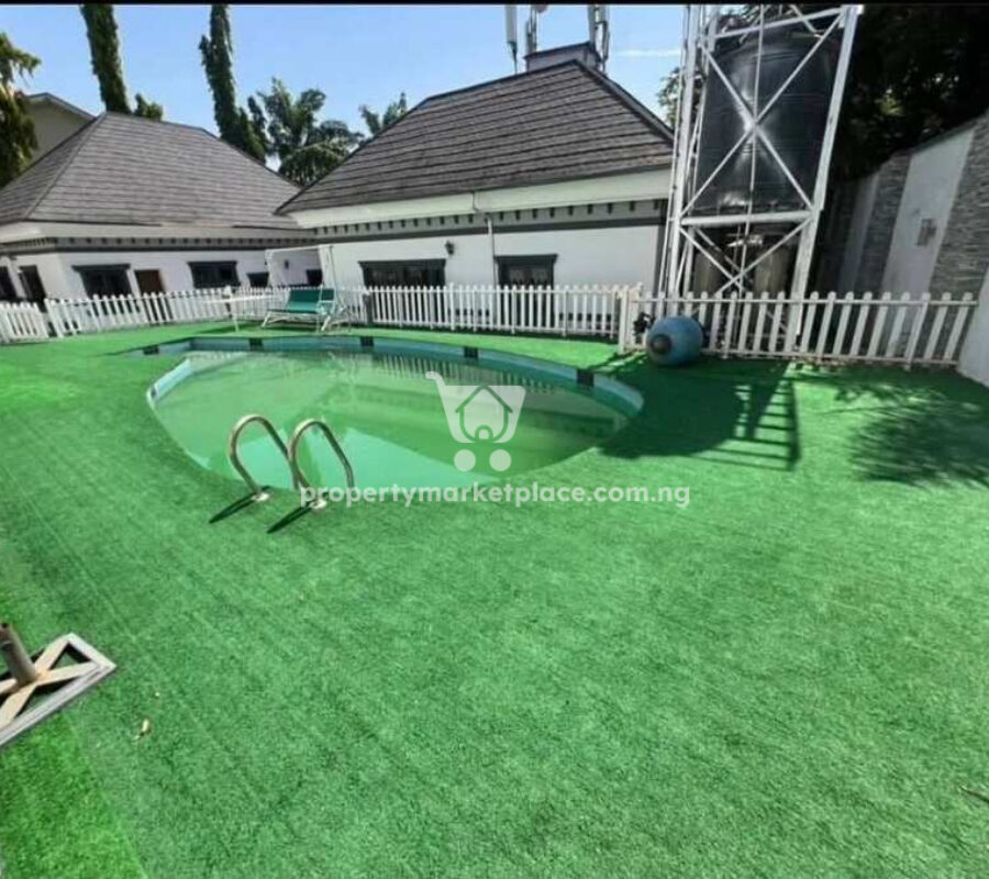 6 bedroom detached duplex with swimming pool