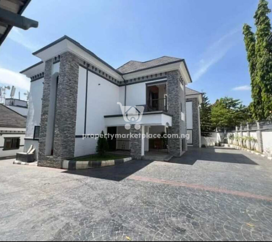 6 bedroom detached duplex with swimming pool