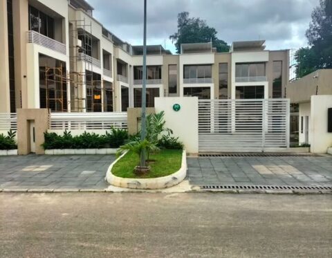 Serviced 4 bedroom terrace duplex with a room Bq