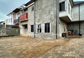 Spacious 4 bedroom semi-detached duplex with a room Bq