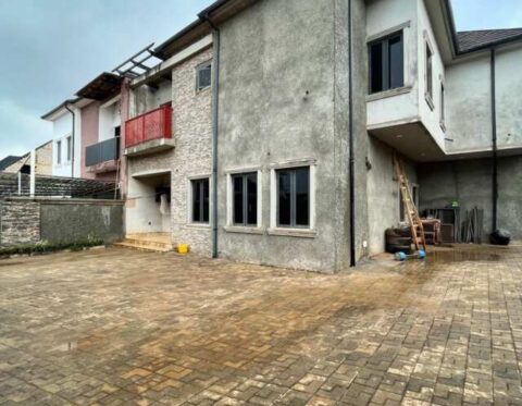 Spacious 4 bedroom semi-detached duplex with a room Bq