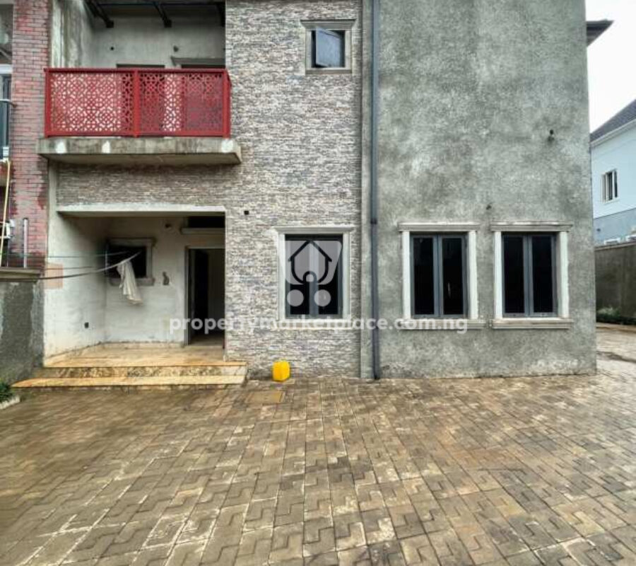 Spacious 4 bedroom semi-detached duplex with a room Bq
