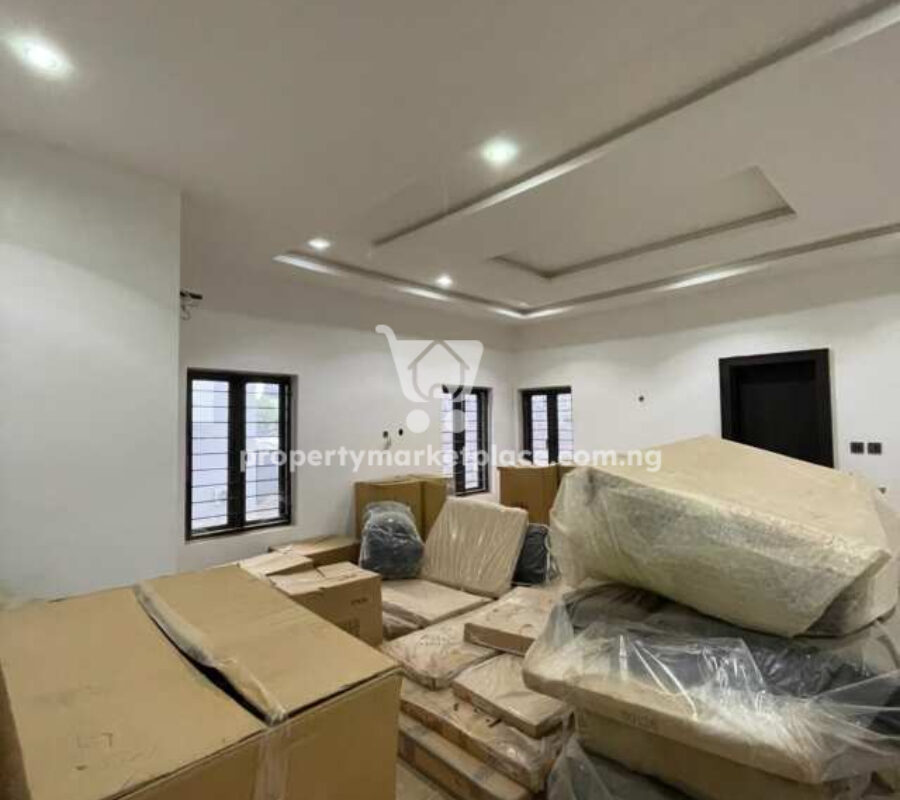 Spacious 4 bedroom semi-detached duplex with a room Bq