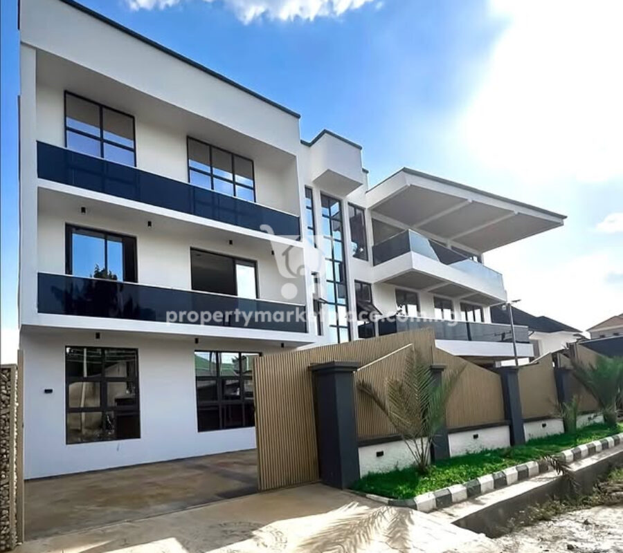 Smart 4 bedroom semi detached duplex with a room Bq