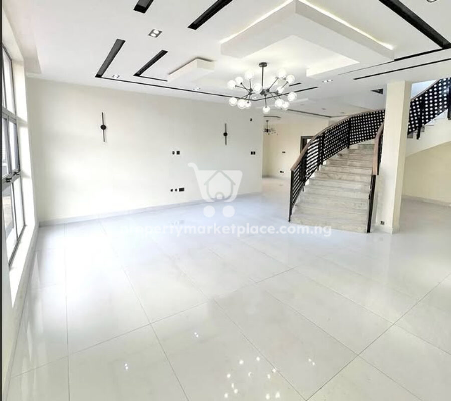 Smart 4 bedroom semi detached duplex with a room Bq