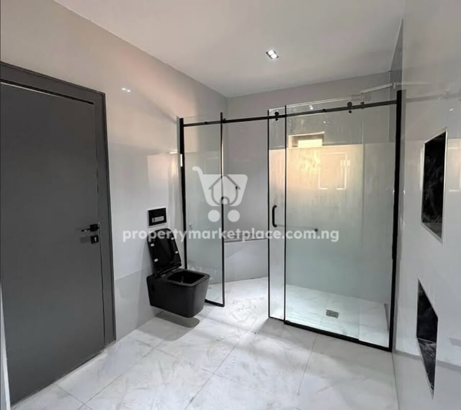 Smart 4 bedroom semi detached duplex with a room Bq