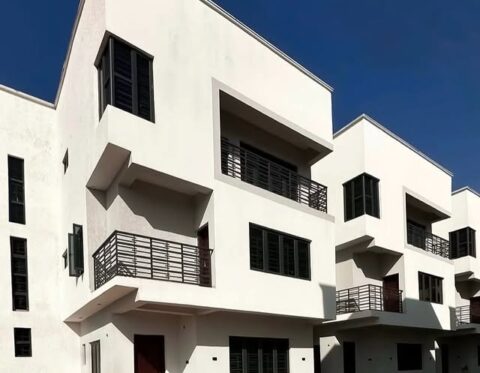 5 bedroom detached duplex with swimming pool