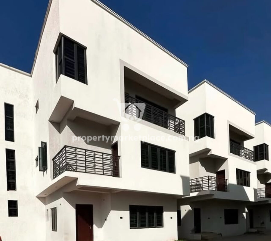 5 bedroom detached duplex with swimming pool