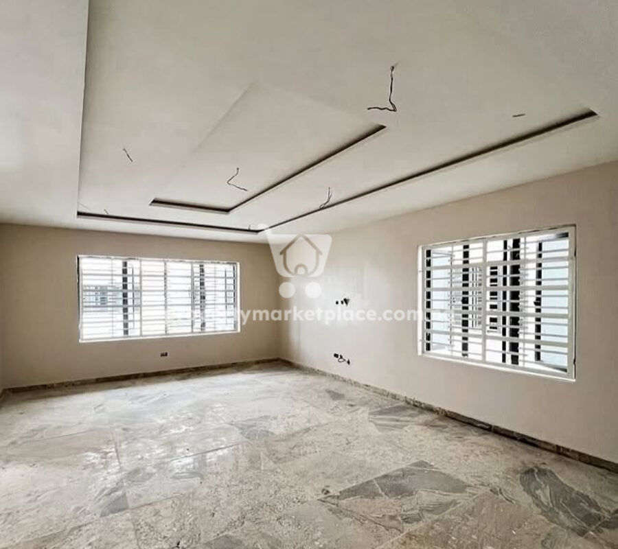 5 bedroom detached duplex with swimming pool