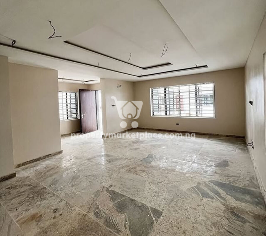 5 bedroom detached duplex with swimming pool