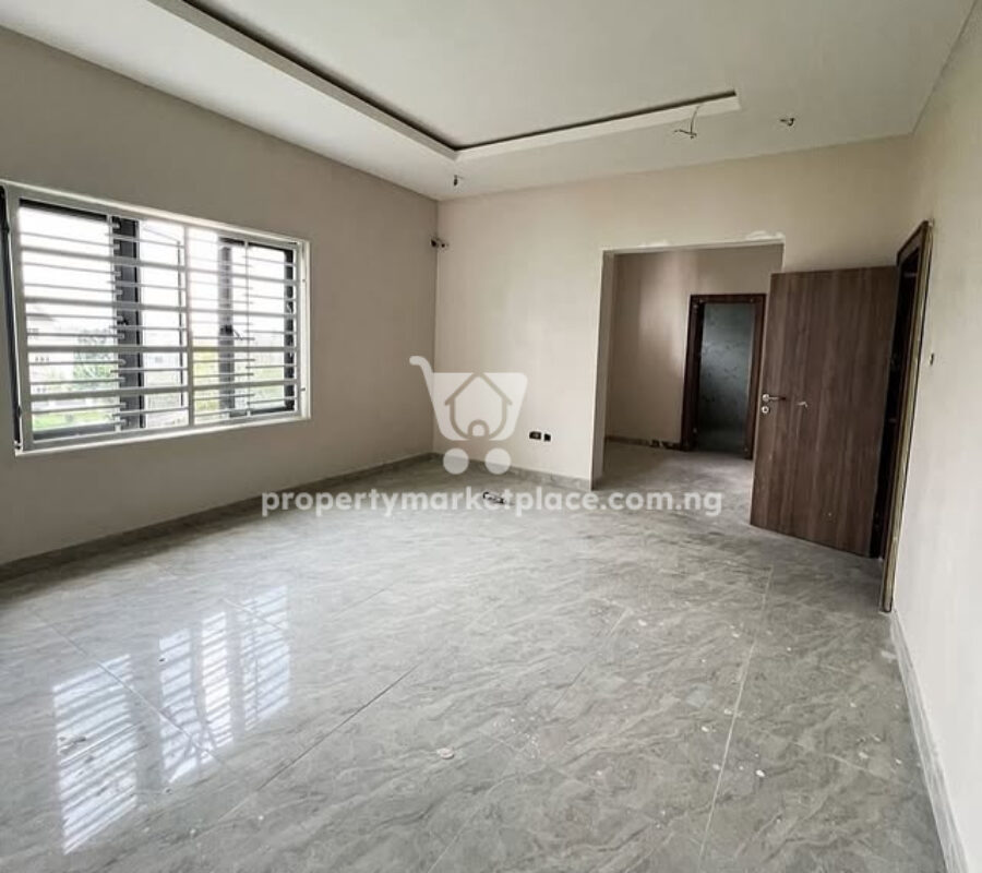 5 bedroom detached duplex with swimming pool
